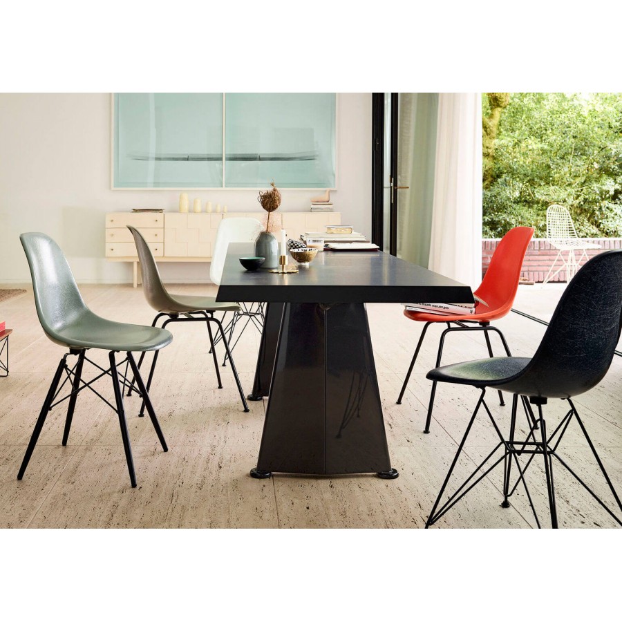 Eames fiberglass side chair dsw
