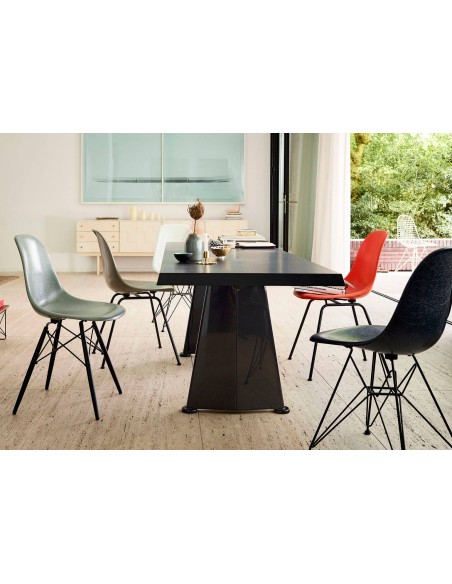 Eames fiberglass side chair dsw